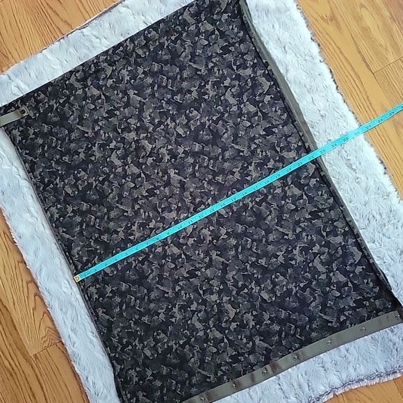 Lululemon Green/Black Printed Scarf, Great Condition!